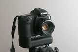 Canon EOS 20D mit BG-E2 und Canon EF 50/1.8 II